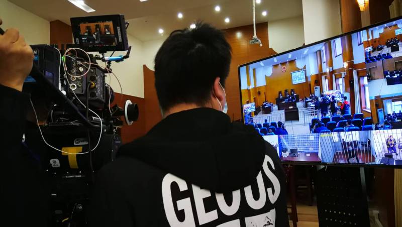 AI生成VS人工创意——武山县广告片拍摄公司的技术浪漫主义实践